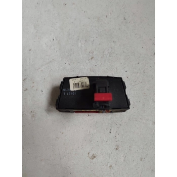 WŁĄCZNIK ŚWIATEŁ AWARYJNYCH ŚRODEK FIAT PANDA II 735357113 GENUINE