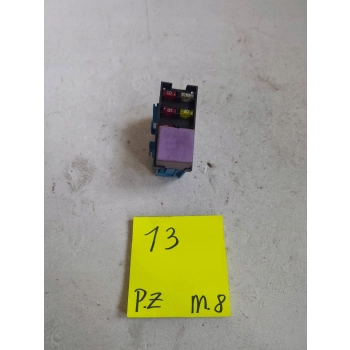 MODUŁ BEZPIECZNIKÓW I PRZEKAŹNIKÓW ŚRODEK RENAULT SCENIC II 03525