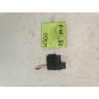 INNA CZĘŚĆ WNĘTRZA ŚRODEK FORD FIESTA 520014 GENUINE
