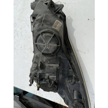 REFLEKTOR PRZÓD STRONA PRAWA OPEL CORSA D 13186382 GENUINE