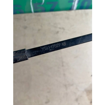 RAMIĘ WYCIERACZKI PRZEDNIEJ SZYBY PRZÓD STRONA LEWA FORD FOCUS XS4117527AB