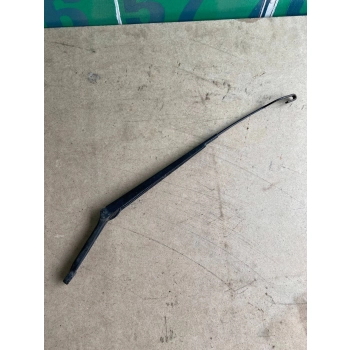 RAMIĘ WYCIERACZKI PRZEDNIEJ SZYBY PRZÓD STRONA LEWA FORD FOCUS XS4117527AB