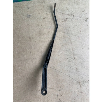 RAMIĘ WYCIERACZKI PRZEDNIEJ SZYBY PRZÓD DAEWOO LANOS 96306103