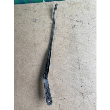 RAMIĘ WYCIERACZKI PRZEDNIEJ SZYBY PRZÓD VOLKSWAGEN GOLF III 1H1955409B