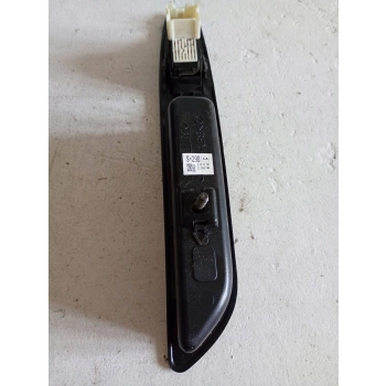 PRZEŁĄCZNIK SZYB TYŁ STRONA PRAWA SUBARU FORESTER SG GENUINE
