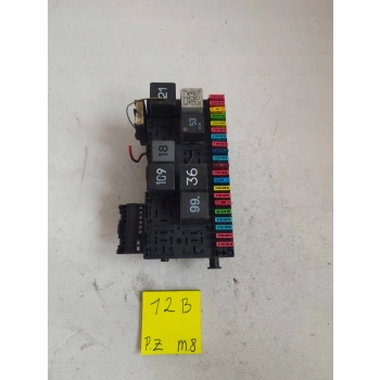 SKRZYNKA BEZPIECZNIKÓW I PRZEKAŹNIKÓW VOLKSWAGEN GOLF III 2948927 GENUINE