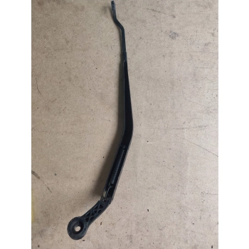 RAMIĘ WYCIERACZKI PRZEDNIEJ SZYBY PRZÓD NISSAN VANETTE 2482389 GENUINE