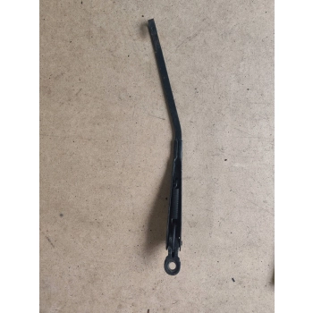 RAMIĘ WYCIERACZKI TYLNEJ SZYBY PEUGEOT 106 28473289 GENUINE