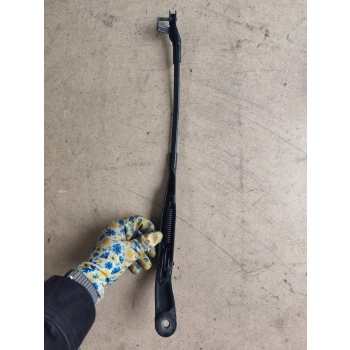 RAMIĘ WYCIERACZKI PRZEDNIEJ SZYBY VOLKSWAGEN PASSAT B5 2847398 GENUINE