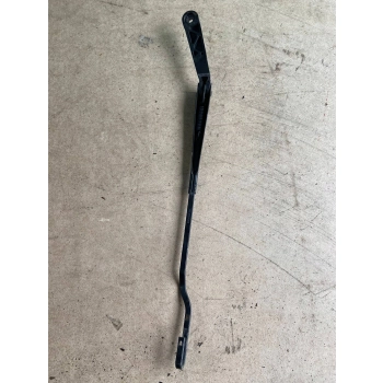 RAMIĘ WYCIERACZKI PRZEDNIEJ SZYBY STRONA PRAWA VW GOLF III 1H1955409B