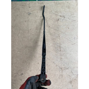 RAMIĘ WYCIERACZKI PRZEDNIEJ SZYBY PRZÓD VOLKSWAGEN T4 701955409A