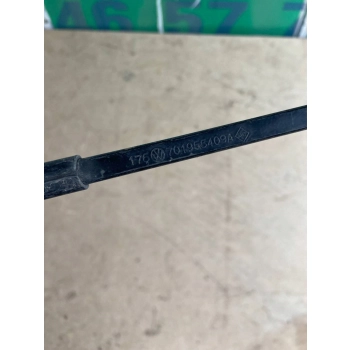 RAMIĘ WYCIERACZKI PRZEDNIEJ SZYBY PRZÓD VOLKSWAGEN T4 701955409A
