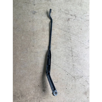 RAMIĘ WYCIERACZKI PRZEDNIEJ SZYBY PRZÓD STRONA LEWA OPEL VECTRA B 90504174