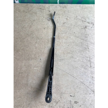 RAMIĘ WYCIERACZKI PRZEDNIEJ SZYBY STRONA LEWA RENAULT CLIO II 7700847571