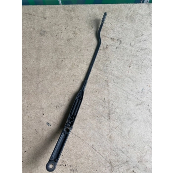 RAMIĘ WYCIERACZKI PRZEDNIEJ SZYBY PRZÓD AUDI A4 S4 B5 8D 8D1955407A