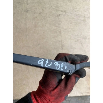 RAMIĘ WYCIERACZKI PRZEDNIEJ SZYBY PRZÓD PEUGEOT PARTNER 9621014680