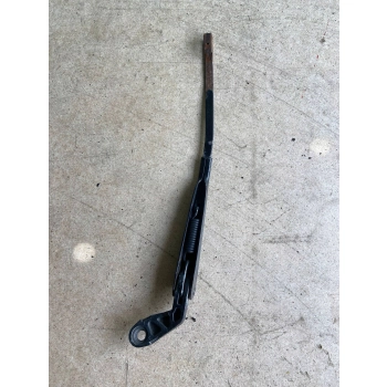 RAMIĘ WYCIERACZKI TYLNEJ TYŁ VOLKSWAGEN GOLF III 0557067707