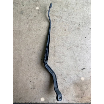 RAMIĘ WYCIERACZKI PRZEDNIEJ SZYBY PRZÓD NISSAN ALMERA N000479L