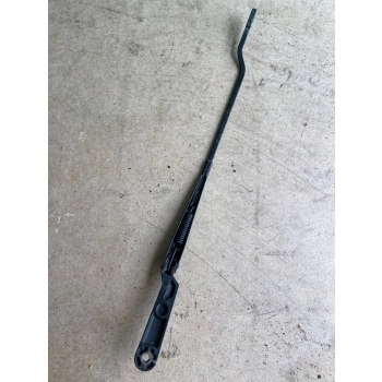 RAMIĘ WYCIERACZKI PRZEDNIEJ SZYBY STRONA LEWA VOLKSWAGEN GOLF IV 1J1955409