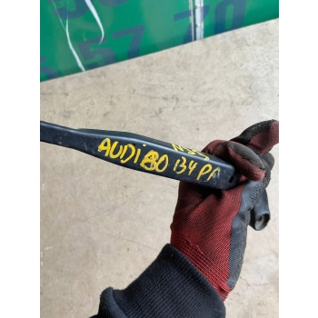 RAMIĘ WYCIERACZKI PRZEDNIEJ SZYBY STRONA PRAWA AUDI 80 90 S2 B4 893955407D