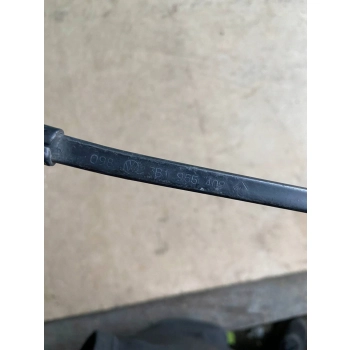RAMIĘ WYCIERACZKI PRZEDNIEJ SZYBY PRZÓD STRONA LEWA VW PASSAT B5 3B1955409