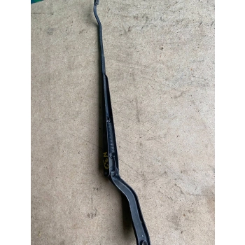 RAMIĘ WYCIERACZKI PRZEDNIEJ SZYBY PRZÓD STRONA LEWA FORD FIESTA 2S6117526