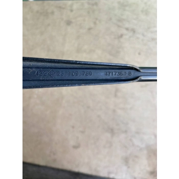 RAMIĘ WYCIERACZKI PRZEDNIEJ SZYBY STRONA PRAWA CHRYSLER VOYAGER 23109769