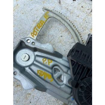 PODNOŚNIK SZYBY DRZWI PRZEDNICH STRONA PRAWA OPEL ASTRA H A330013100418