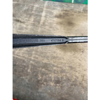 RAMIĘ WYCIERACZKI PRZEDNIEJ SZYBY PRZÓD CHRYSLER VOYAGER 23109769