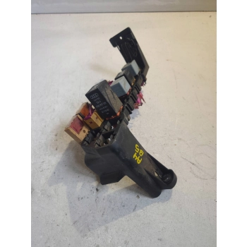 PODSTAWA PRZEKAŹNIKÓW AUDI A4 S4 B5 8D 4D0907131 GENUINE