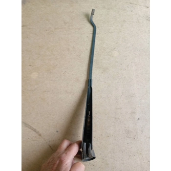 RAMIĘ WYCIERACZKI PRZEDNIEJ SZYBY PRZÓD OPEL TIGRA A 68974645