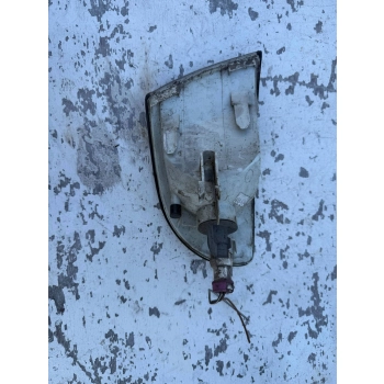 KIERUNKOWSKAZ PRZEDNI PRZÓD STRONA LEWA AUDI A4 S4 B5 8D KIERUNKOWSKAZ
