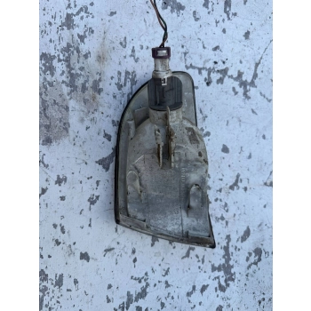KIERUNKOWSKAZ PRZEDNI PRZÓD STRONA PRAWA AUDI A4 S4 B5 8D KIERUNKOWSKAZ
