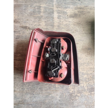 LAMPA TYLNA TYŁ STRONA PRAWA VOLKSWAGEN PASSAT B5 3892429 GENUINE