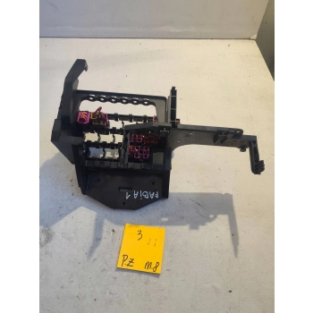 SKRZYNKA PRZEKAŹNIKÓW ŚRODEK SKODA FABIA MK1 (6Y) 238947392 GENUINE
