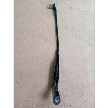 RAMIĘ WYCIERACZKI PRZEDNIEJ SZYBY PRZÓD VOLKSWAGEN PASSAT B5 98956565