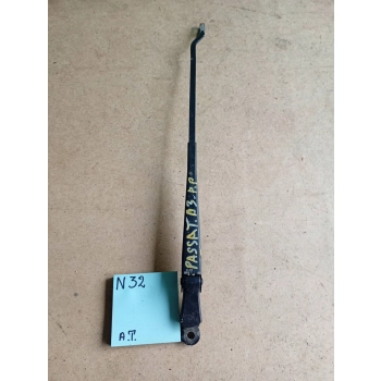 RAMIĘ WYCIERACZKI PRZEDNIEJ SZYBY STRONA VOLKSWAGEN PASSAT B3 985656556