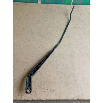 RAMIĘ WYCIERACZKI PRZEDNIEJ SZYBY PRZÓD AUDI A3 S3 8L 584556556
