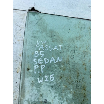 SZYBA DRZWI PRZEDNICH PRZÓD STRONA PRAWA VOLKSWAGEN PASSAT B5 43R00082