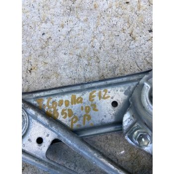 PODNOŚNIK SZYBY DRZWI PRZEDNICH STRONA PRAWA TOYOTA COROLLA E120 992046100
