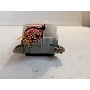 SKRZYNKA BEZPIECZNIKÓW KOMPLETNA ŚRODEK OPEL MERIVA A 93368135 GENUINE