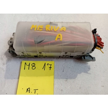 SKRZYNKA BEZPIECZNIKÓW KOMPLETNA ŚRODEK OPEL MERIVA A 93368135 GENUINE