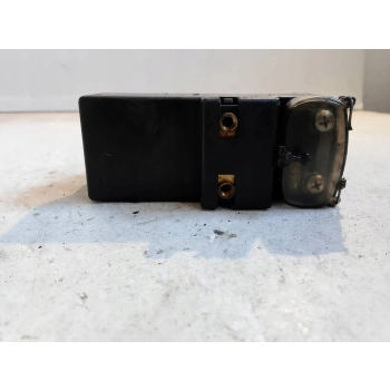 PRZEKAŹNIK WENTYLATORA PRZÓD VOLKSWAGEN PASSAT B3 357919506A GENUINE