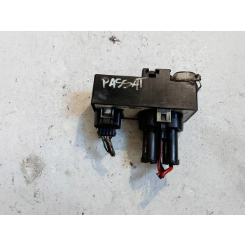 PRZEKAŹNIK WENTYLATORA PRZÓD VOLKSWAGEN PASSAT B3 357919506A GENUINE