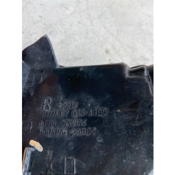 KIERUNKOWSKAZ PRZEDNI PRZÓD STRONA PRAWA MITSUBISHI GALANT 0454365