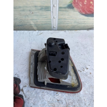 LAMPA TYLNA TYŁ KLAPY STRONA PRAWA BMW 3 E46 8374810