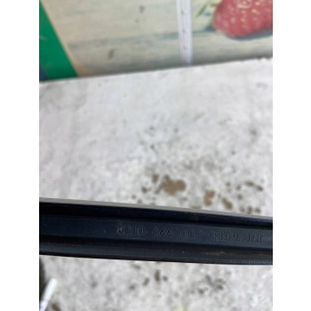 RAMIĘ WYCIERACZKI PRZEDNIEJ SZYBY STRONA LEWA RENAULT SCENIC II 8200466006