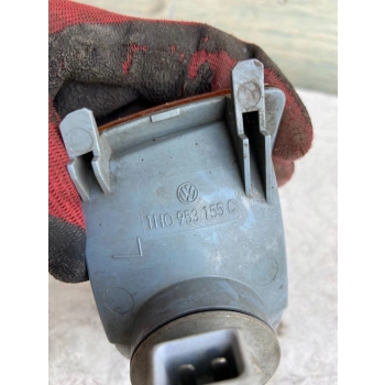 KIERUNKOWSKAZ PRZEDNI PRZÓD STRONA LEWA VOLKSWAGEN GOLF III 1H0953155C