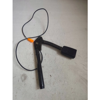 KLAMRA PASA PRZEDNIEGO Z NAPINACZEM STRONA PRAWA FORD FOCUS 3294878