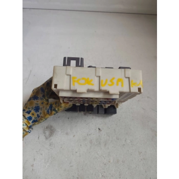 SKRZYNKA BEZPIECZNIKÓW I PRZEKAŹNIKÓW FORD FOCUS 3984729 GENUINE